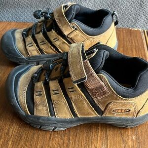 Keen Big Kids Size 2, Newport H2SHO